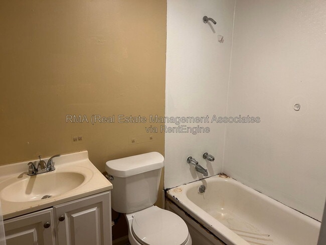 Photo - 838 Friedman St