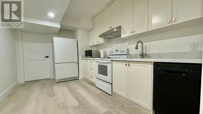 Photo - 1556 Crestview Ave