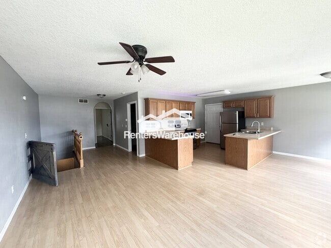 Building Photo - 300 W North St Rental