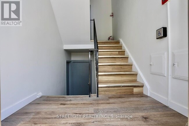 Photo - 394 Thiel St