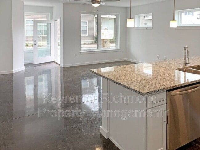 Photo - 106 W 12th St E Unidad A