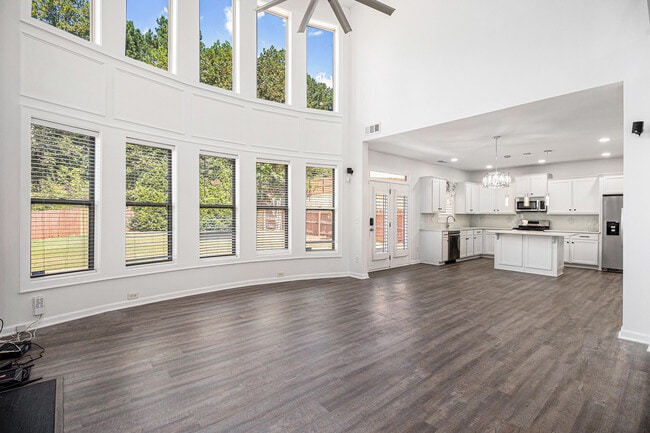 Building Photo - 726 Ivy Chase Loop Rental