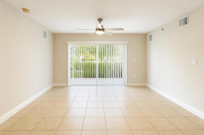 Photo - 171 SW Palm Dr Unit 105