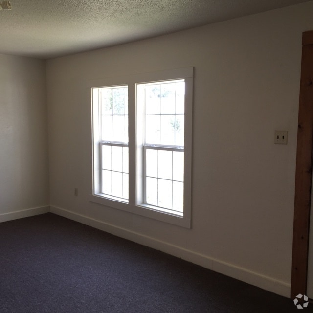 Building Photo - UPDATED HOME WITH 2 BEDROOMS