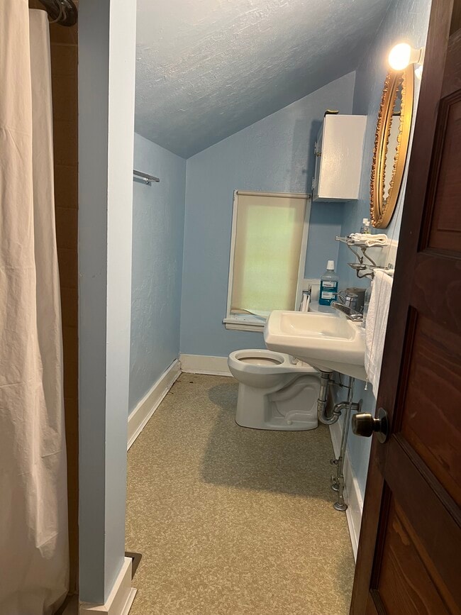 Photo - 201 Willard Way