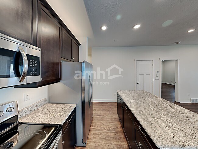 Photo - 602 Koins Way