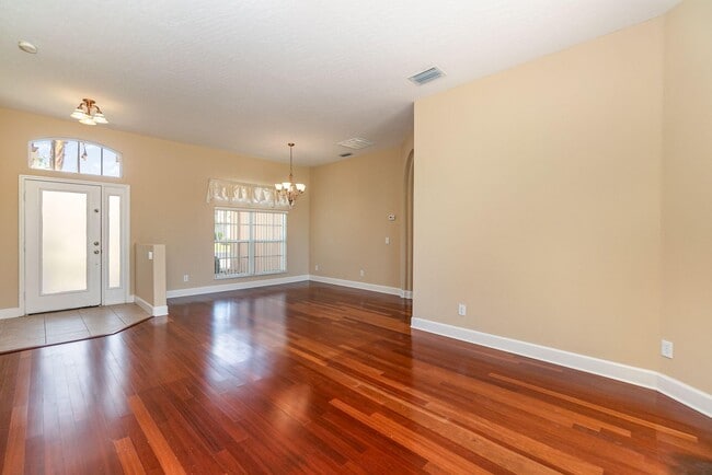 Photo - 611 Oceanside Blvd