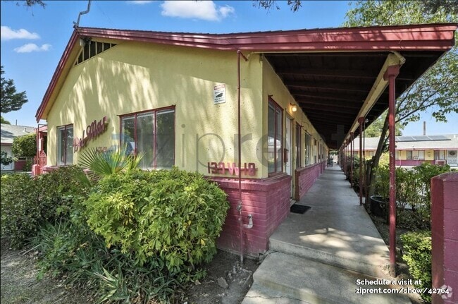 Building Photo - 139 W 18th St Rental
