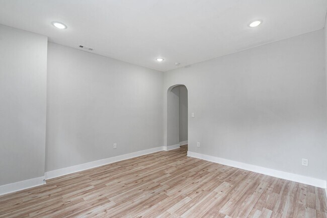Photo - Beautifully Renovated 3 Bed/3.5 Bath Home ...