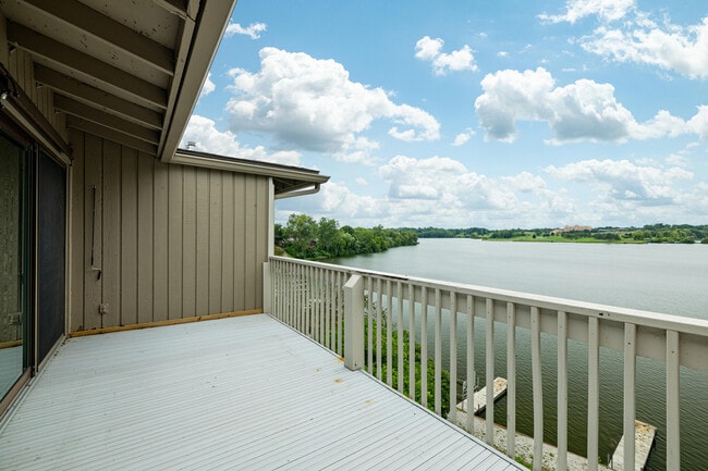 Building Photo - 893 Cliffs Dr Unit 307 A Rental