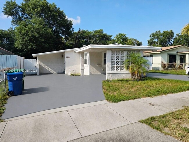Building Photo - 2820 NW 14th Ct