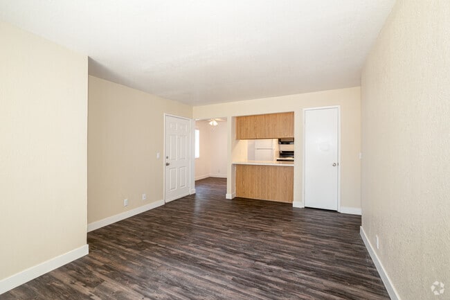 2BR, 1.5BA - 860SF