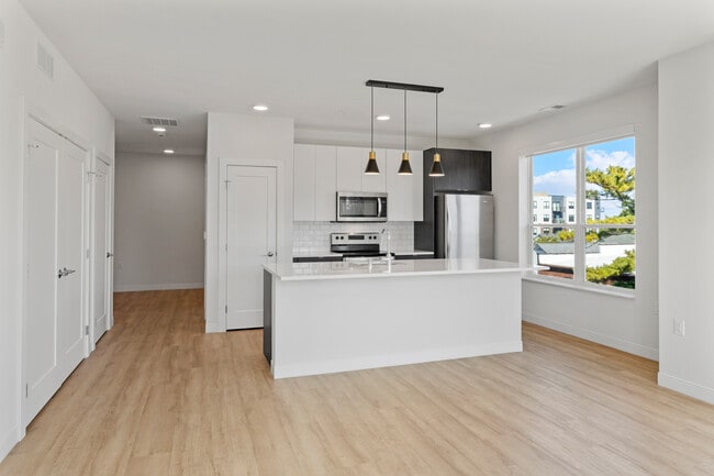 5945 6th Ave Unit 305