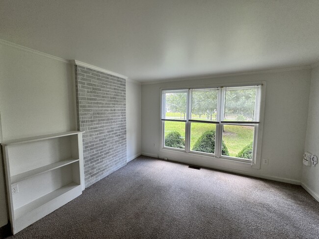 218 Edgewood Dr