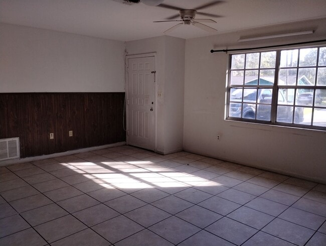 Photo - 2 Bedroom / 2 Bathroom Rental – Brooksville, Fl