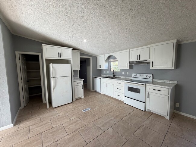 Building Photo - 15467 Delores Ln