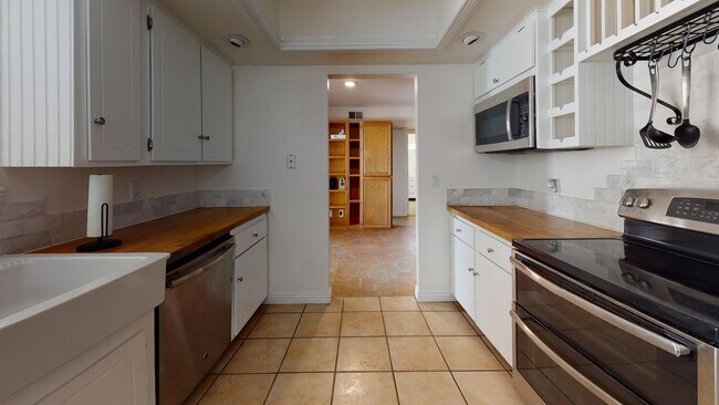 Photo - 701 N Central Dr