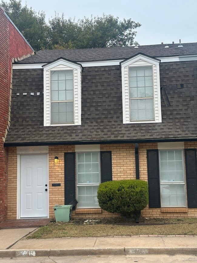 Photo - 3011 W Wilshire Blvd