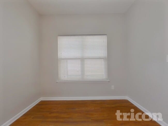 Photo - 484 Westmoreland Rd