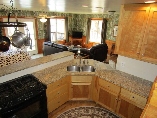 Photo - 285 Warfield Rd