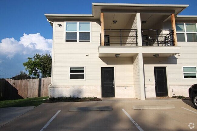 Building Photo - Coming Soon! 2 Bedroom 2.5 Bath Townhome a...