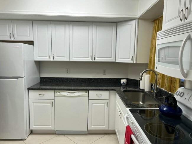 Photo - 18081 SE Country Club Dr Unit 7-69