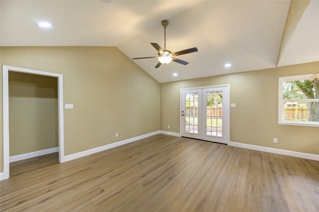 Photo - 1921 Ripple Creek Dr