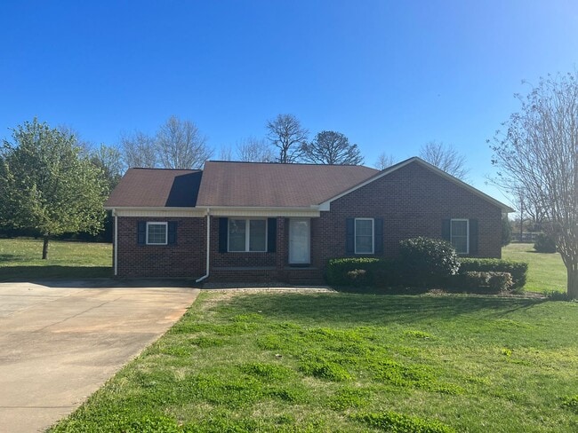 Building Photo - 3 Bedroom 3 Bathroom House with an Office.  Available Now!