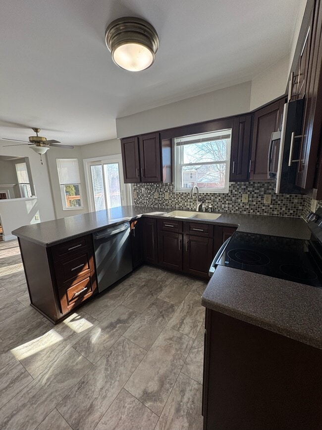 Photo - 8811 Woodridge Dr