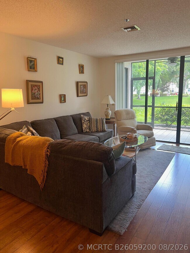 5265 Brisata Cir Unidad E