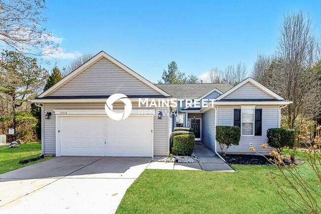 Building Photo - 4 Bedroom Pet-Friendly Home in CHARLOTTE, NC with Main Street Renewal