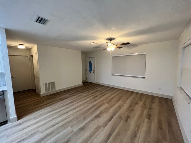 Photo - 5137 Dartmouth Ave N