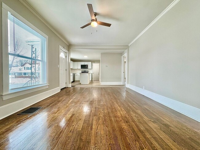 Photo - 822 W 4th St