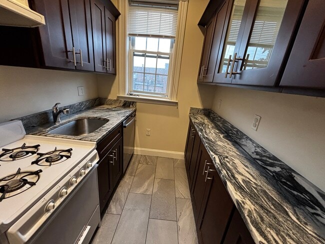 Photo - 18 Glenville Ave