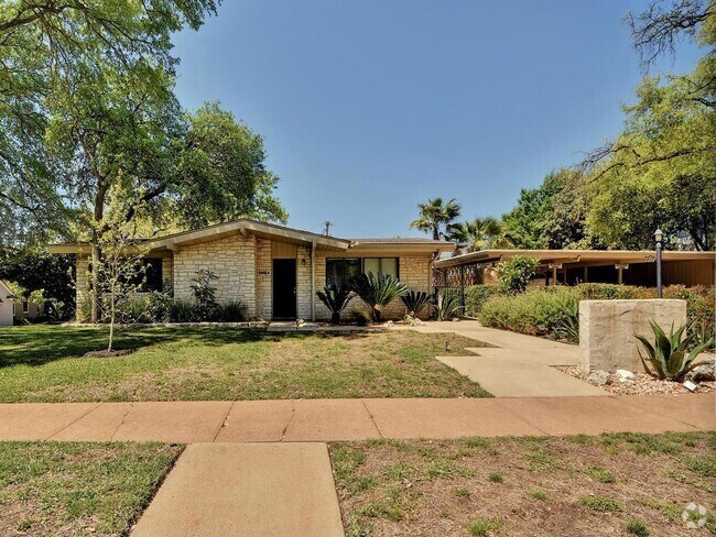 Building Photo - 2402 Jarratt Ave Rental