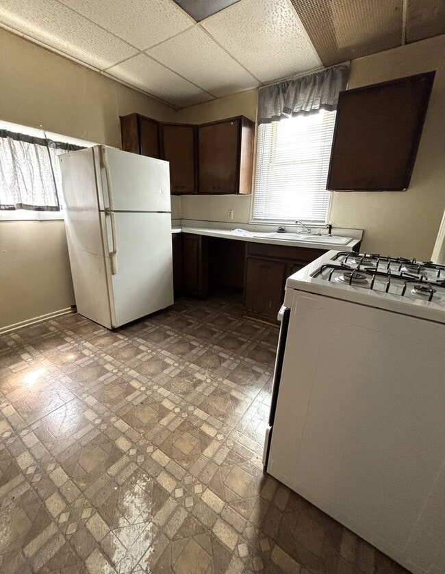 Building Photo - 326 Fowler St Unit 2