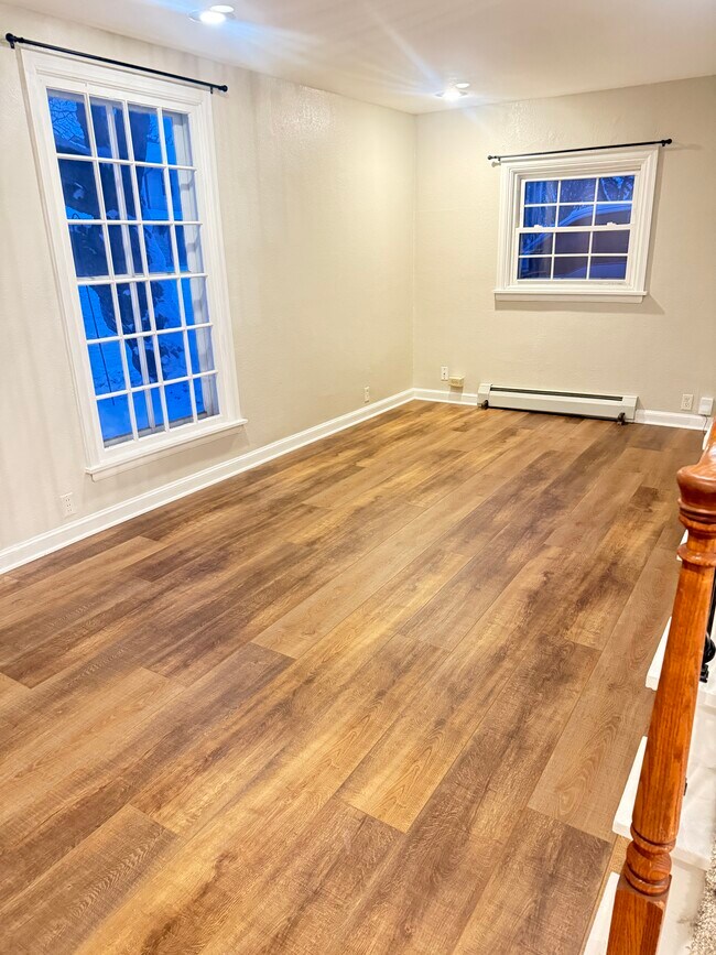 LIVING ROOM - 2525 W Abbott Ave