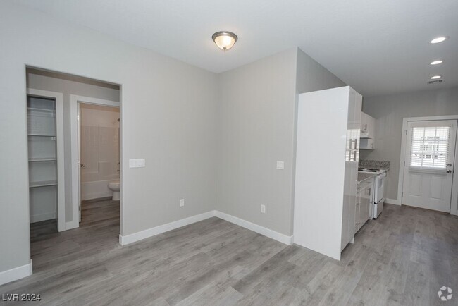 Building Photo - 1121 Sixshooter Ave Rental