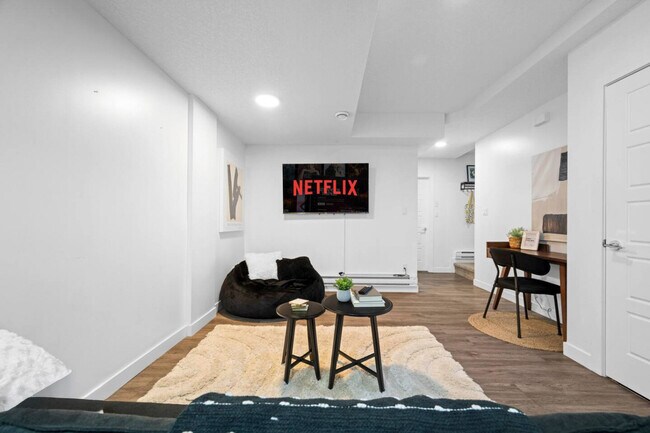 Photo - 10751-10792 92 St NW Unit ID1308636P