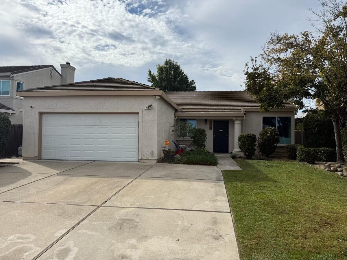 Photo - 330 Lakespring Pl