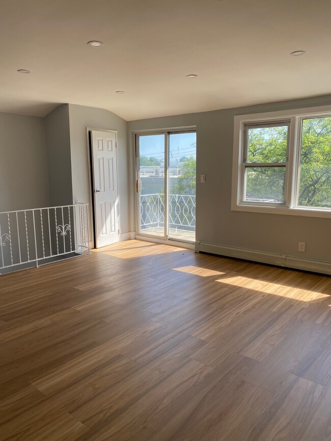 Building Photo - 1235 E 66th St Rental