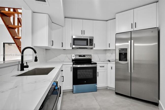 Building Photo - 10233 NW 9th St Cir Unit 202-1