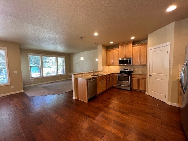 Photo - 3526 Hepburn St NE