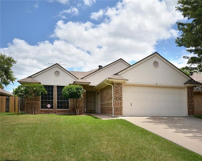 Charming 3 Bed 2 Bath Home in West Fort Worth - Charming 3 Bed 2 Bath Home in West Fort Worth