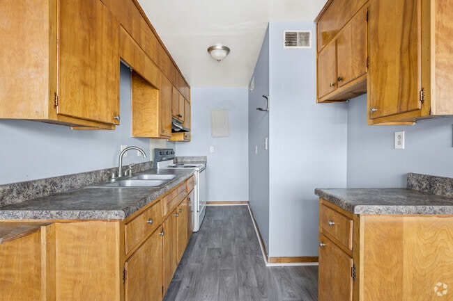 1BR, 1BA - 750SF - Kitchen - Twin Gates