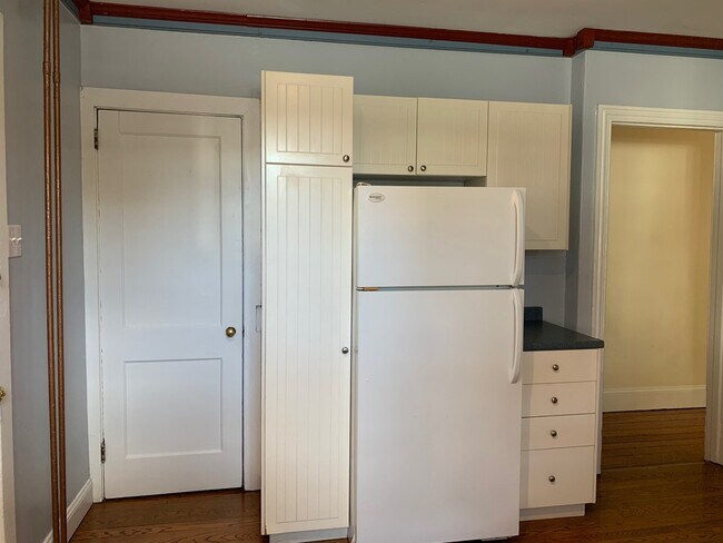 Kitchen Photo 2 - 13 N Wayne St