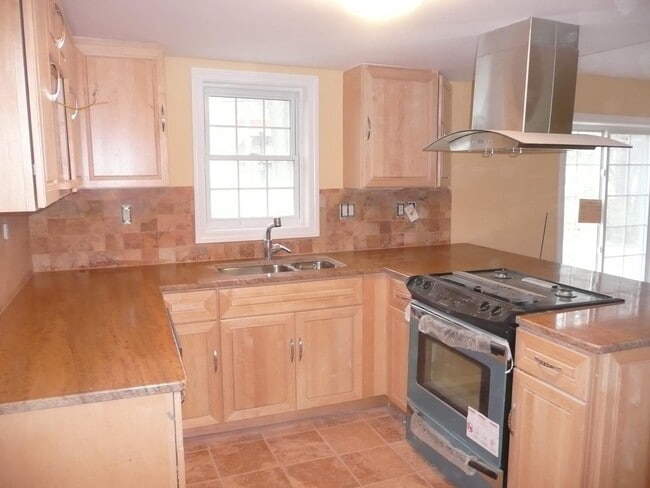 Photo - 118 Blakely Rd