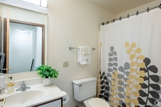 2BR, 2BA - 1250SF