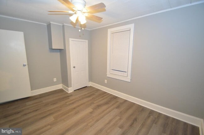 Photo - 374 Farnsworth Ave