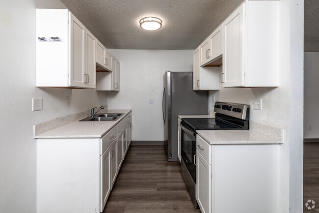 2BR, 1BA - 700SF - Kitchen
